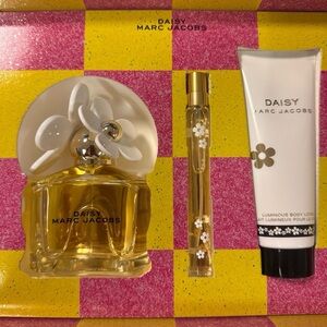 Marc Jacobs Daisy Fragrance and Lotion Trio